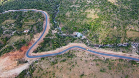 Calle-Comercial-En-Kapenguria-Kenia-Con-Un-Diseño-único