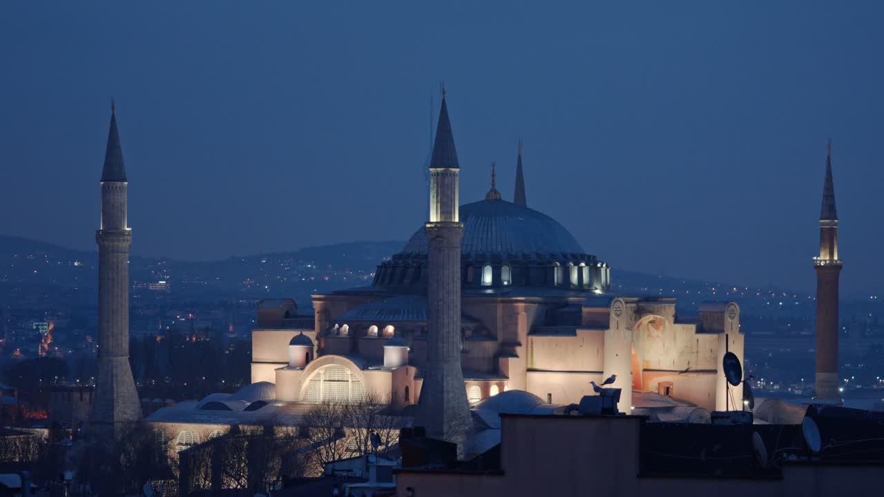 Istanbul, Turkey – january 30, 2022: Grand Mosque of Hagia Sophia, at night.
