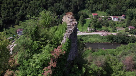 Small-part-of-the-walls-of-the-ruins-of-Fortress-Vinac-in-Bosnia-and-Herzegovina