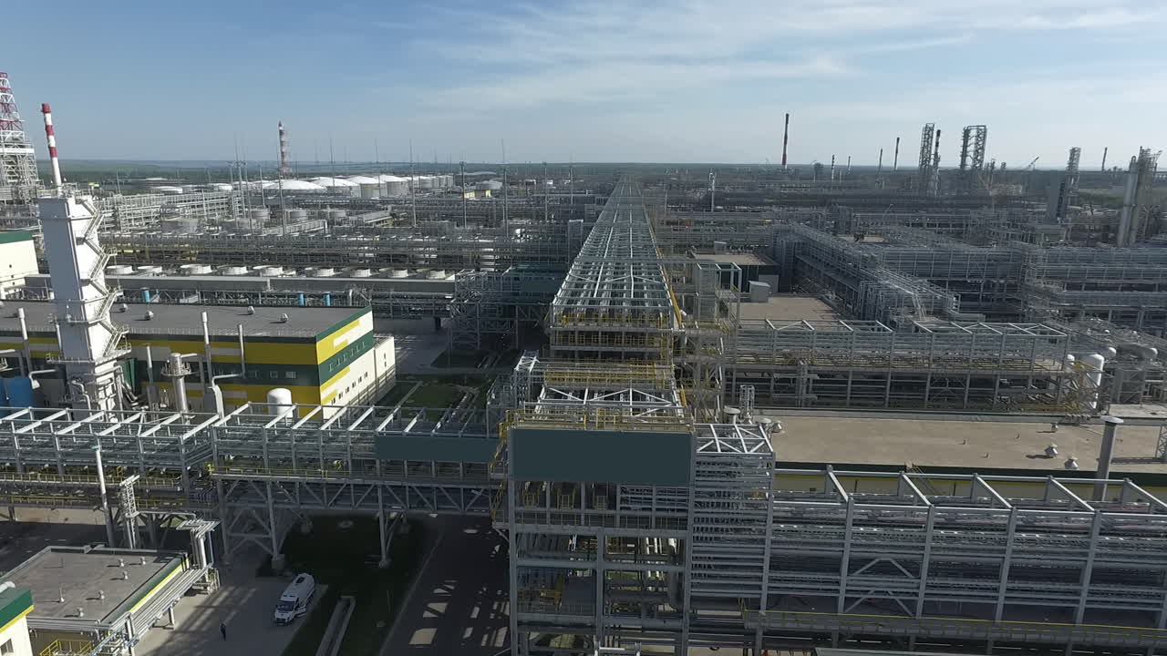 área enorme de la planta de procesamiento de petróleo aérea