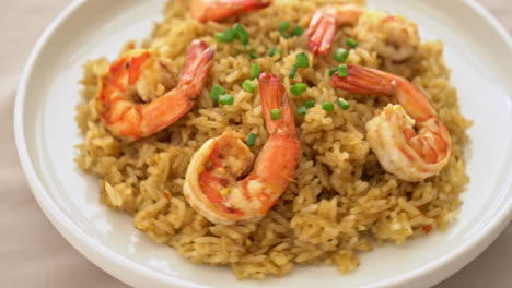 garlic fried rice with shrimps or prawns