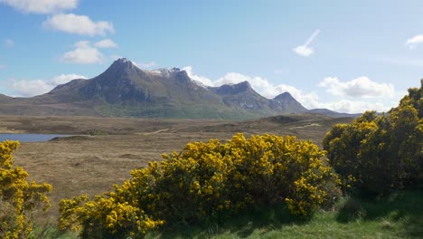 Wide-landscape-shot-of-Ben-Loyal,-Sutherland