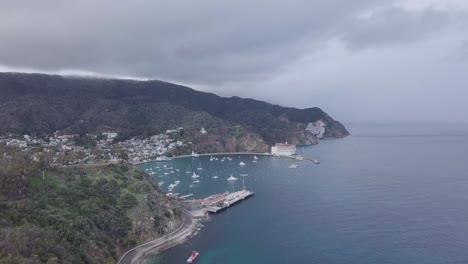 Flying-towards-Catalina-islands-harbour-from-cliff-edge