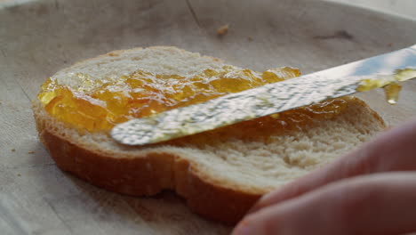 Un-Sándwich-De-Mermelada-De-Naranja