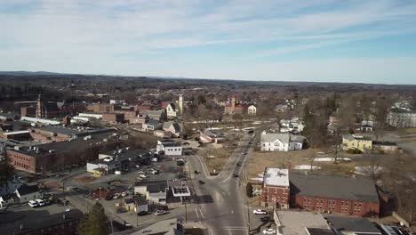 Sobrevolando-La-Ciudad-De-Clinton,-Massachusetts