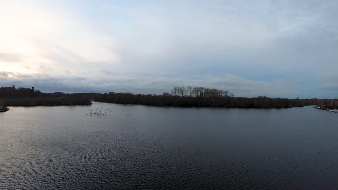 사우스 월샴의 위어인 노포크 브로드의 공중 영상