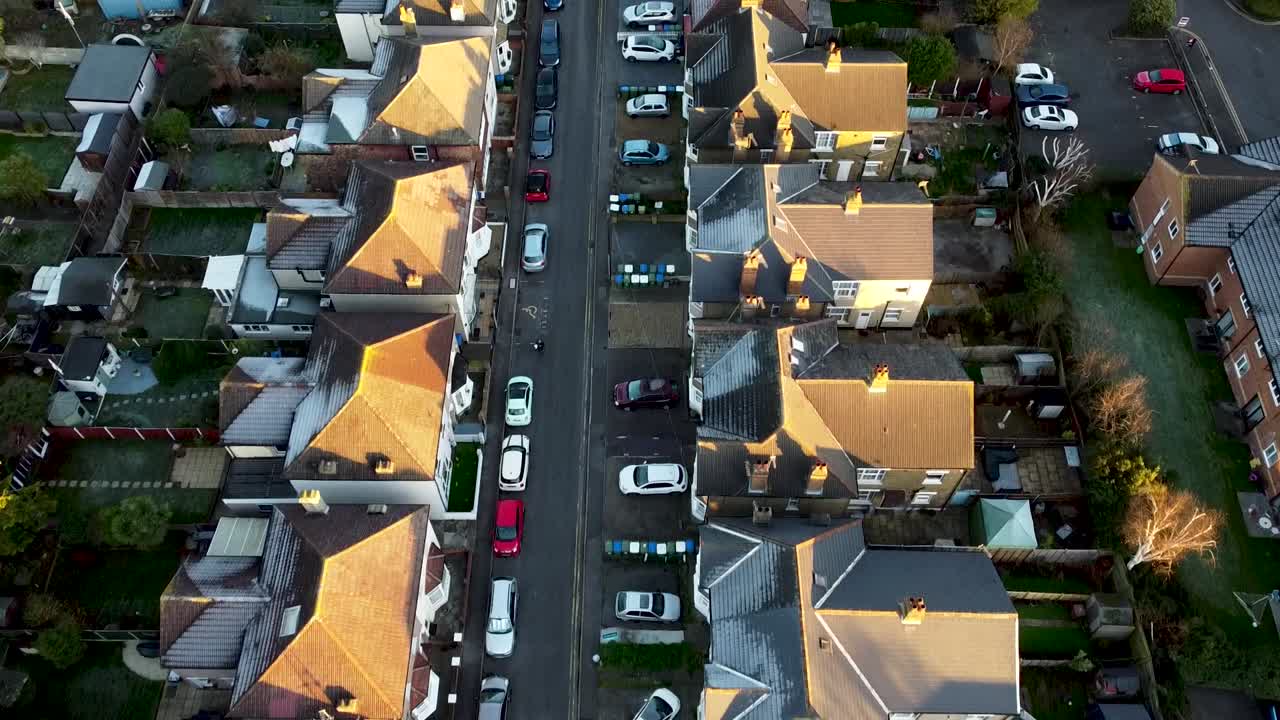 런던 교외에 있는 주택 블록, 황금시간 도시 공중 촬영