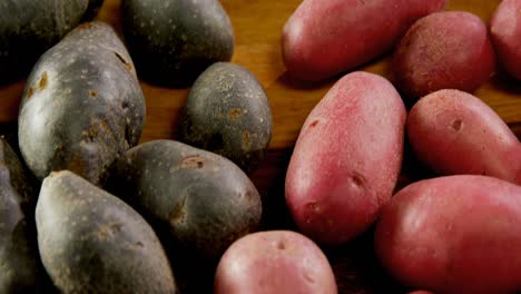 Sweet-potatoes-in-wooden-tray-4k