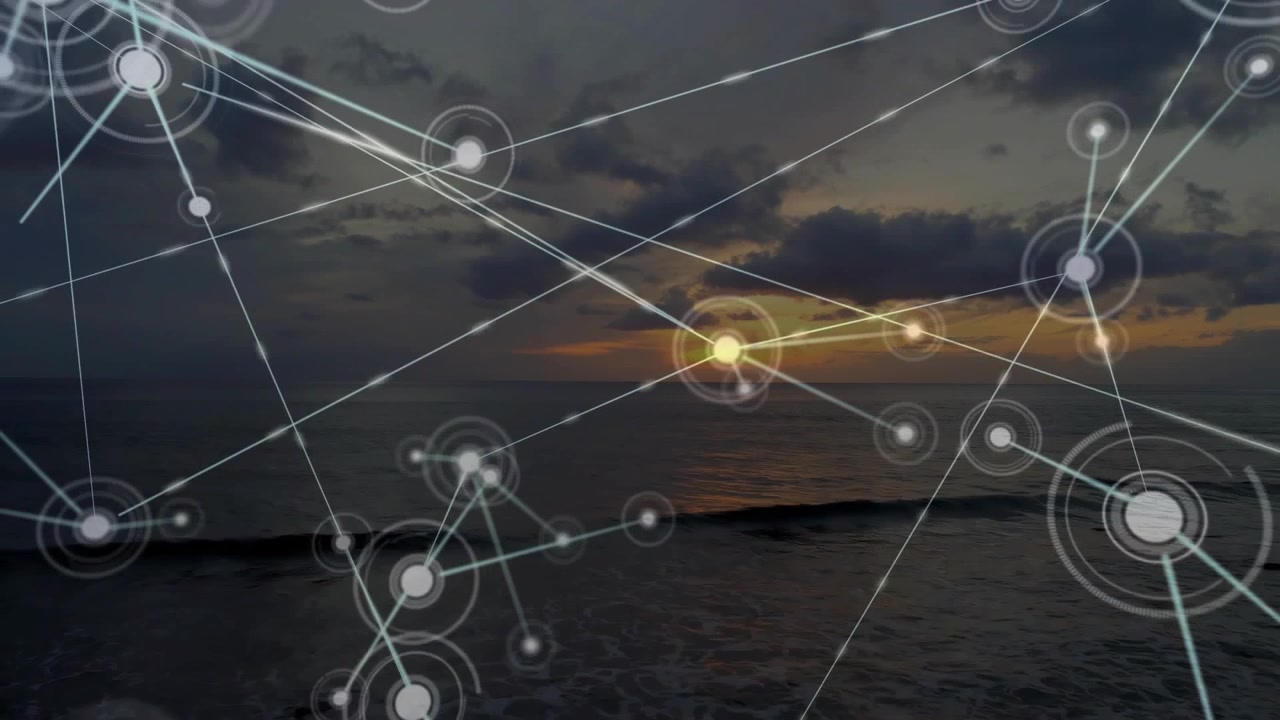 Animeret netværkshub lyser op og udvider linjer, der skaber noder over semi-transparent IT i solnedgang