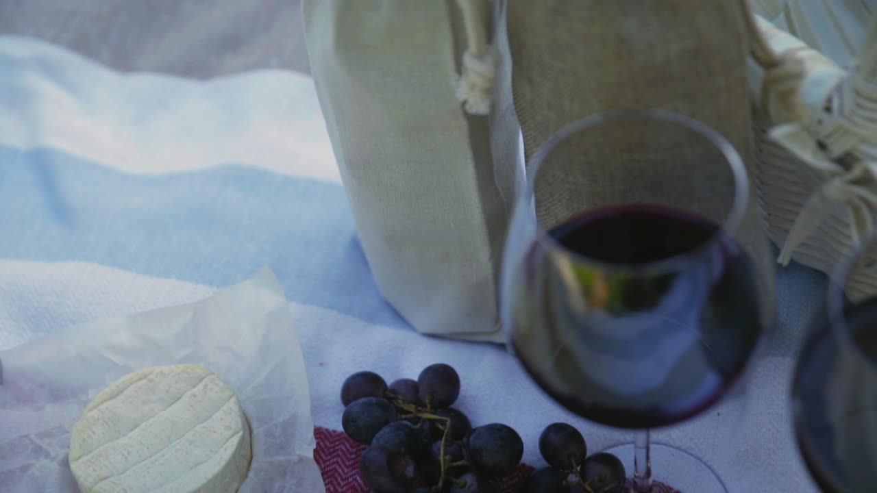 소녀는 소풍을 준비하고 있다