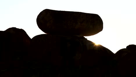 devils marbles/ karlu karlu sunburst