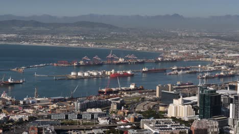 Tráfico-Del-Centro-De-La-Ciudad-De-Ciudad-Del-Cabo-Antes-De-Los-Muelles-Del-Muelle-Terminal,-Sudáfrica