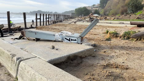 Capitola-Wharf-Bomba-Ciclón-Catástrofe,-Escombros-Costeros-Dañados-Por-La-Tormenta,-Condado-De-Santa-Cruz