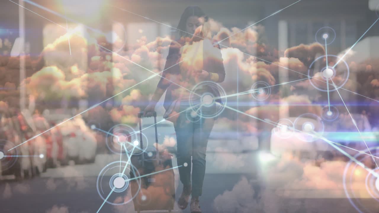 animación del procesamiento de datos sobre una mujer de negocios afroamericana caminando