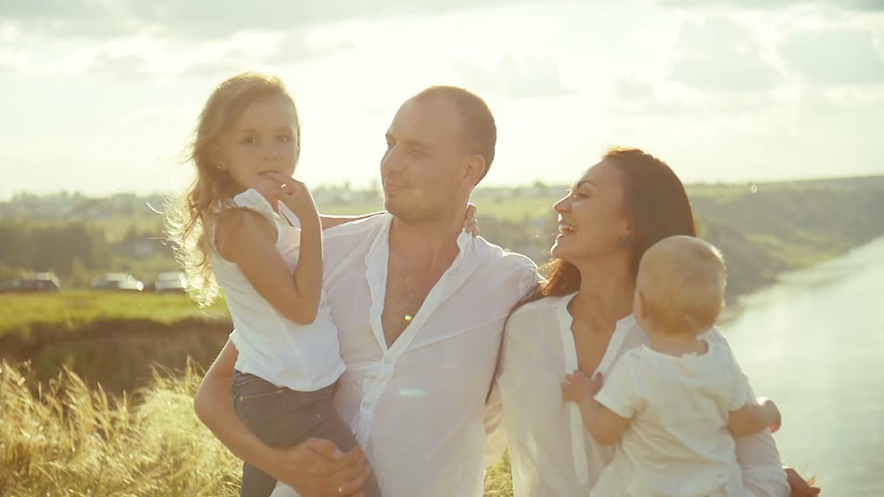 행복한 가족 야외