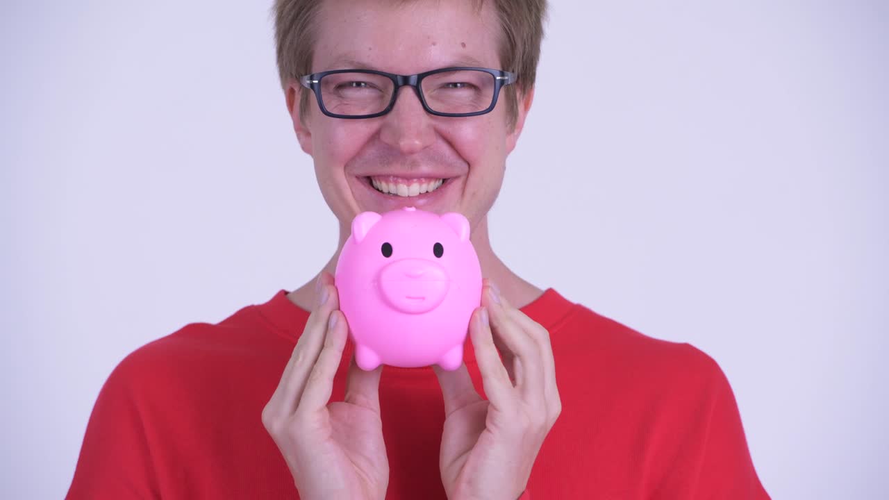 fotografía de estudio de un joven guapo