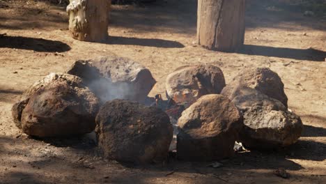 Fire-burning-in-the-middle-of-large-rocks--Campfire--Australia--Close-up