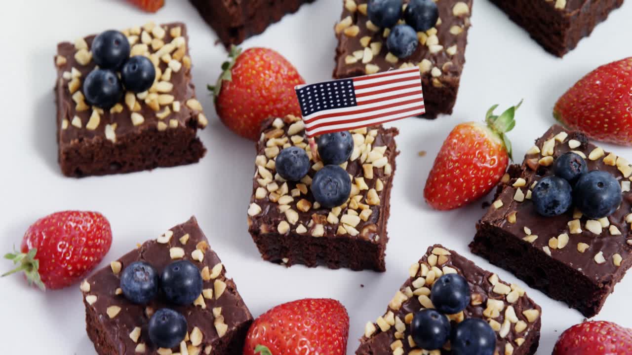 7월 4일 테마로 장식된 달 ⁇ 한 음식의 클로즈업