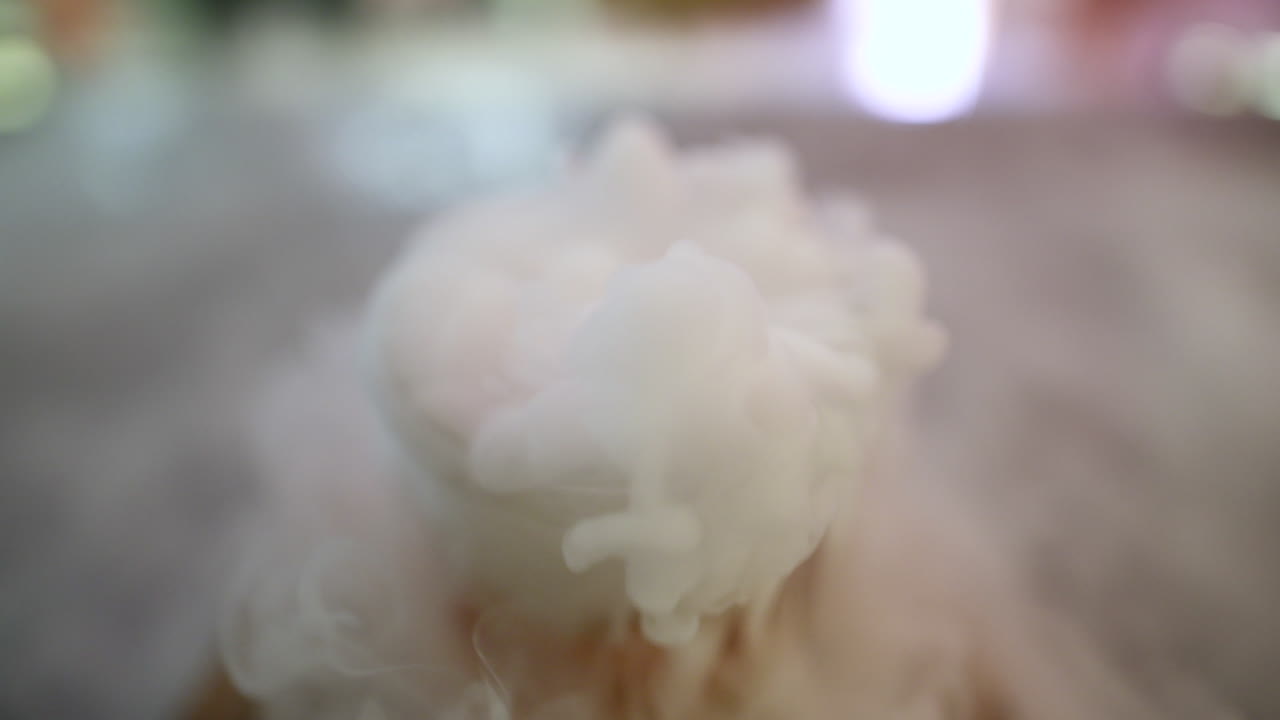 вблизи свежеприготовленного напитка с сухим льдом