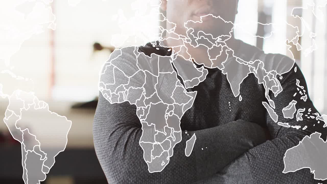 animación del mapa del mundo sobre hombre afroamericano en forma en el gimnasio de boxeo