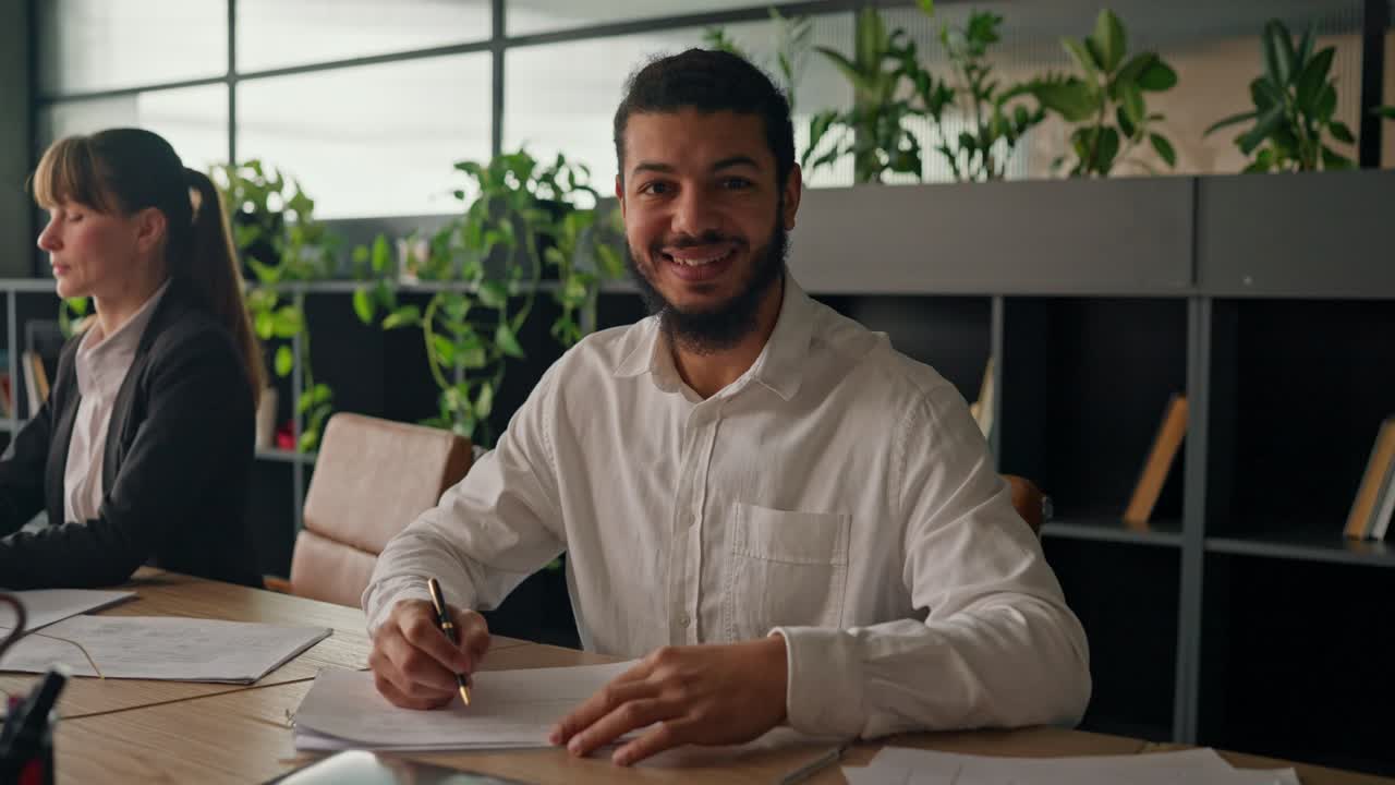 reunión de negocios en una oficina moderna