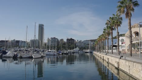 Blick-Auf-Den-Hafen-Von-Alicante-Bei-Sonnenuntergang,-Costa-Blanca,-Spanien,-Mittelmeer