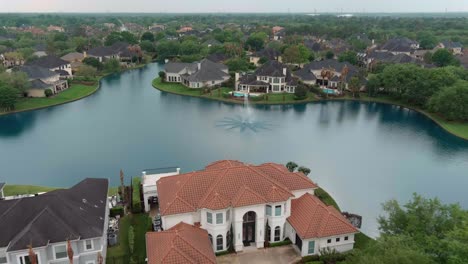 Aerial-of-affluent-homes-in-Houston,-Texas