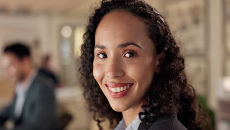 Happy,-face-and-business-woman-on-computer