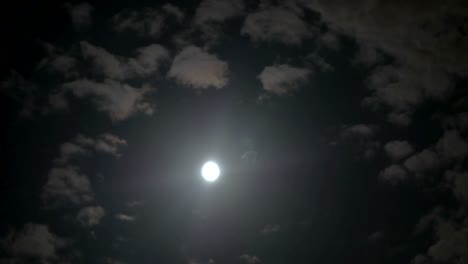 nubes de lapso de tiempo de luna llena 4k