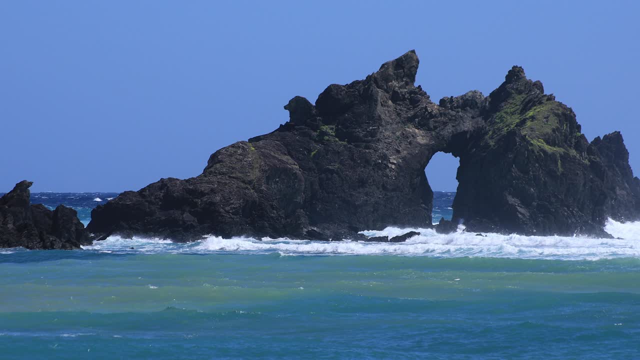 아마미 오시마 카고시마의 해변 근처에 있는 투루수 바위