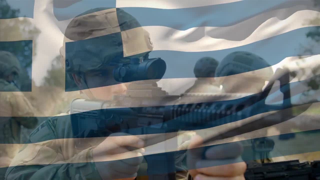 animación de la bandera de grecia sobre varios soldados masculinos con armas