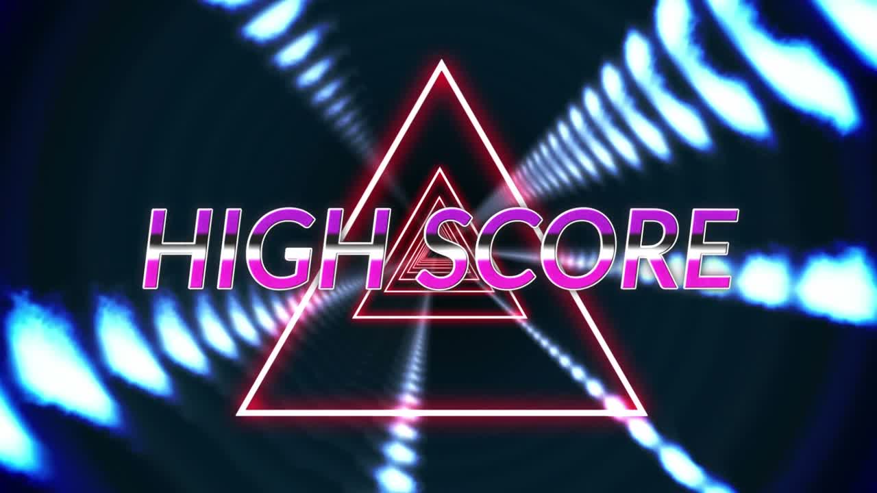 Animation af pink tekst med høj score over tunnel af glødende trekanter