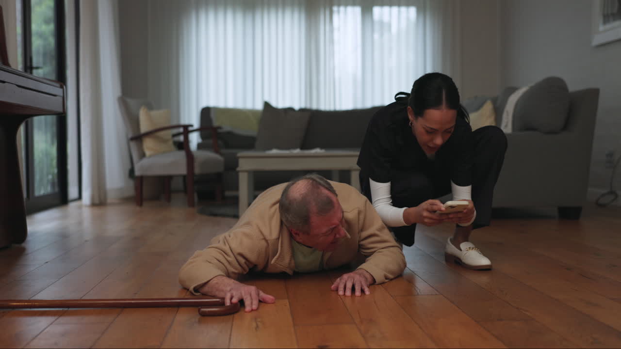 전화, 응급, 그리고 노인과 함께 돌보는 사람