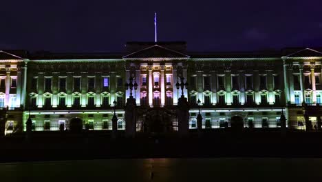 buckingham palace at night, london, united kingdom