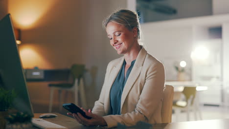 Business-woman,-smile-and-typing-on-smartphone