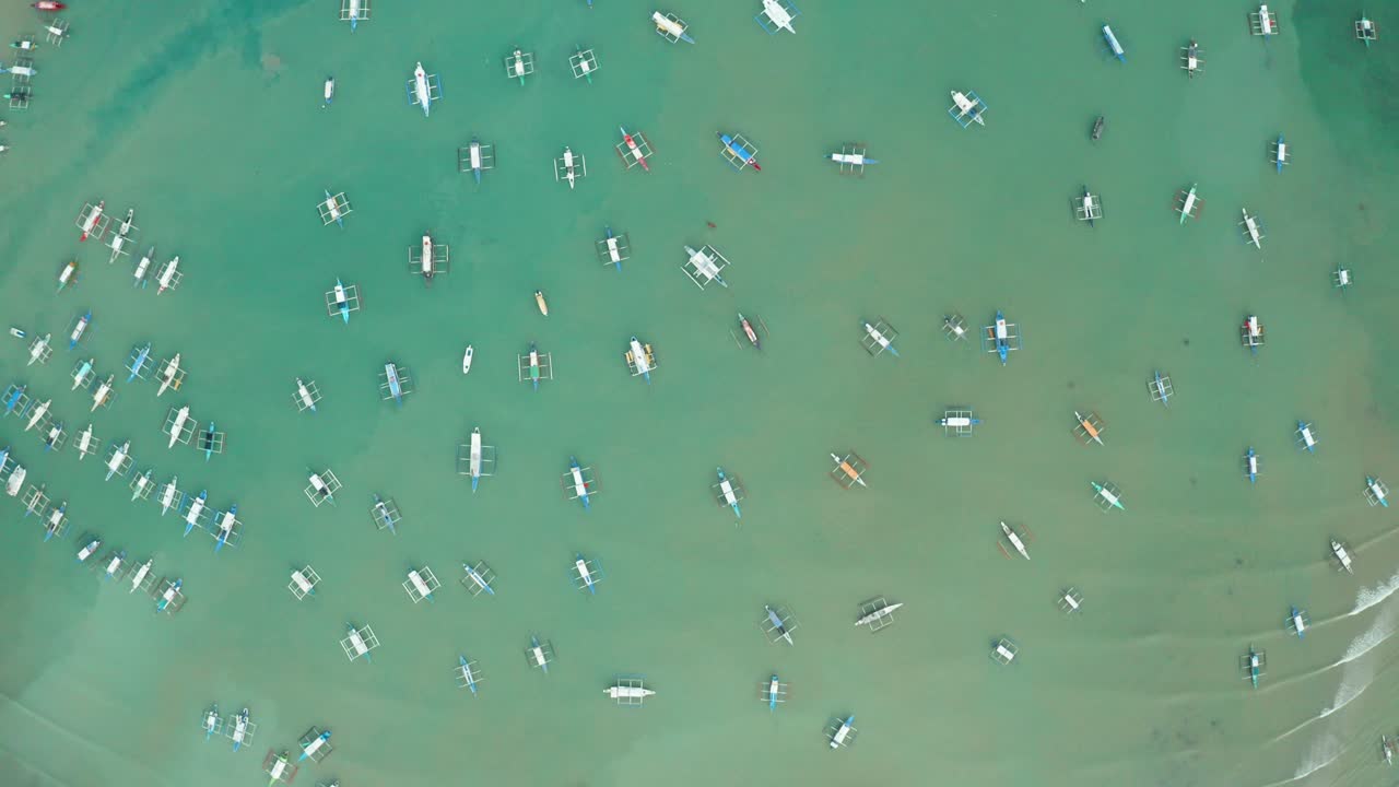 바다, 엘 니도, 팔라완, 필리핀에 정박해 있는 많은 박쥐의 공중 하 보기