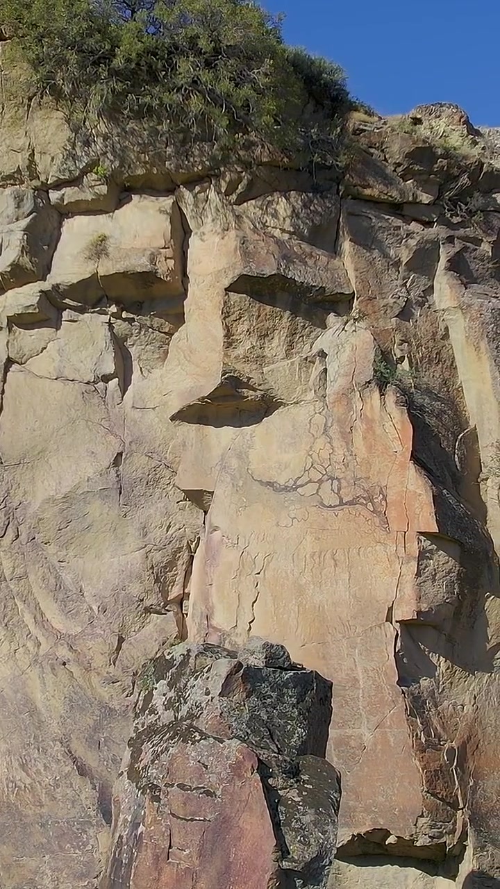 Formazioni rocciose in Cappadocia rivelano forme uniche alla luce del giorno