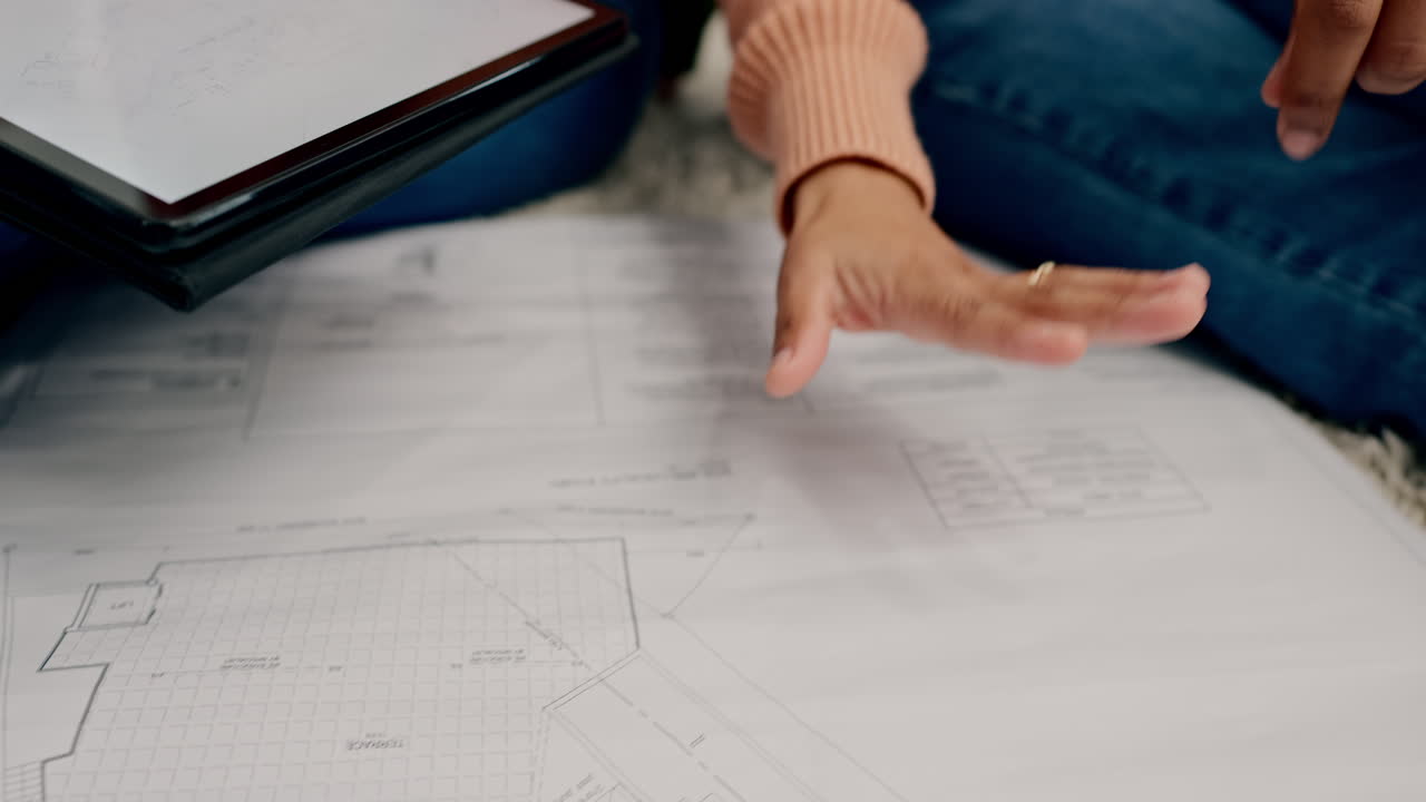 manos, pareja y proyecto de nuevo hogar