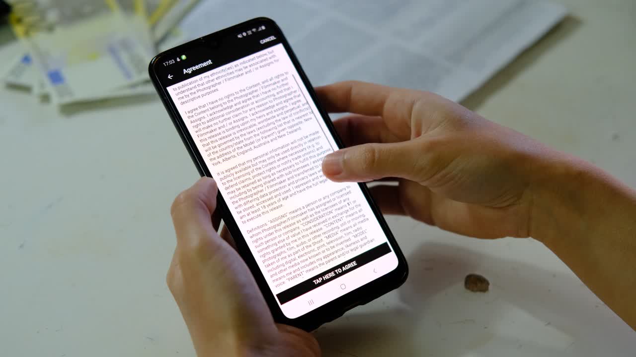 aceptar el contrato en la pantalla