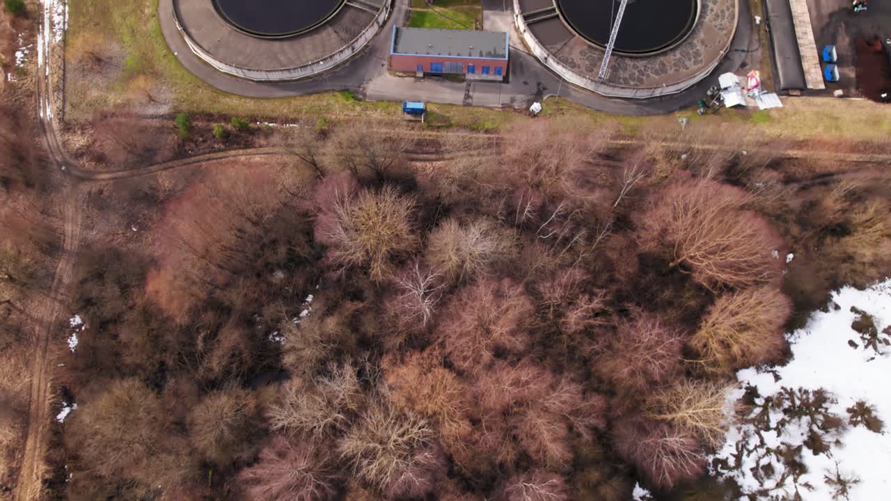 vista superior de la planta de tratamiento de aguas sucias, concepto de tratamiento de líquidos