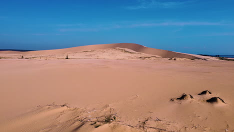 Küstenwüstenlandschaft-In-Vietnam