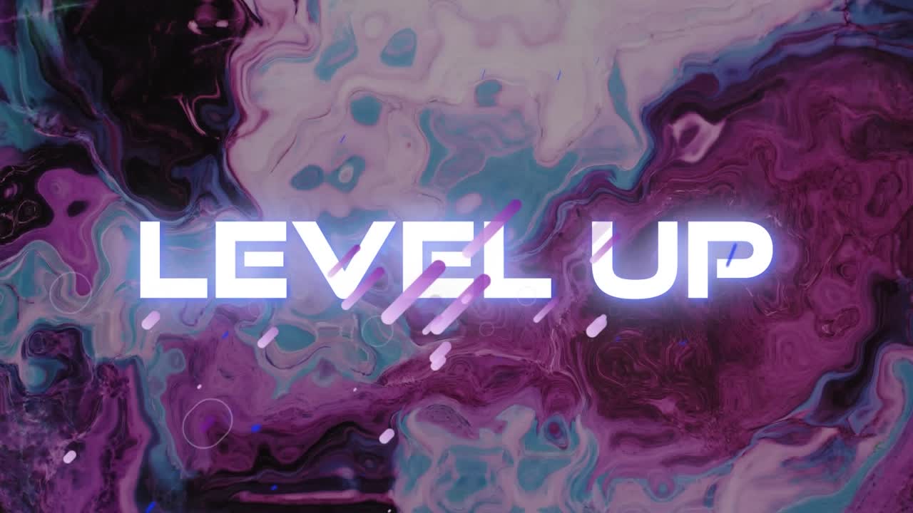 Animazione del testo 'level up' su gatto nuvola tempestosa