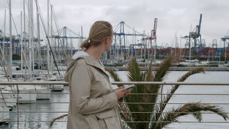 she loves walking near the port