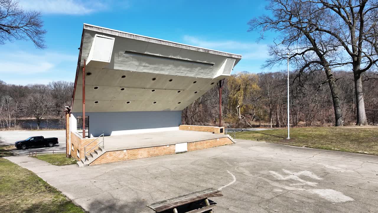 극장을 볼 때 오른쪽으로 각도 움직임