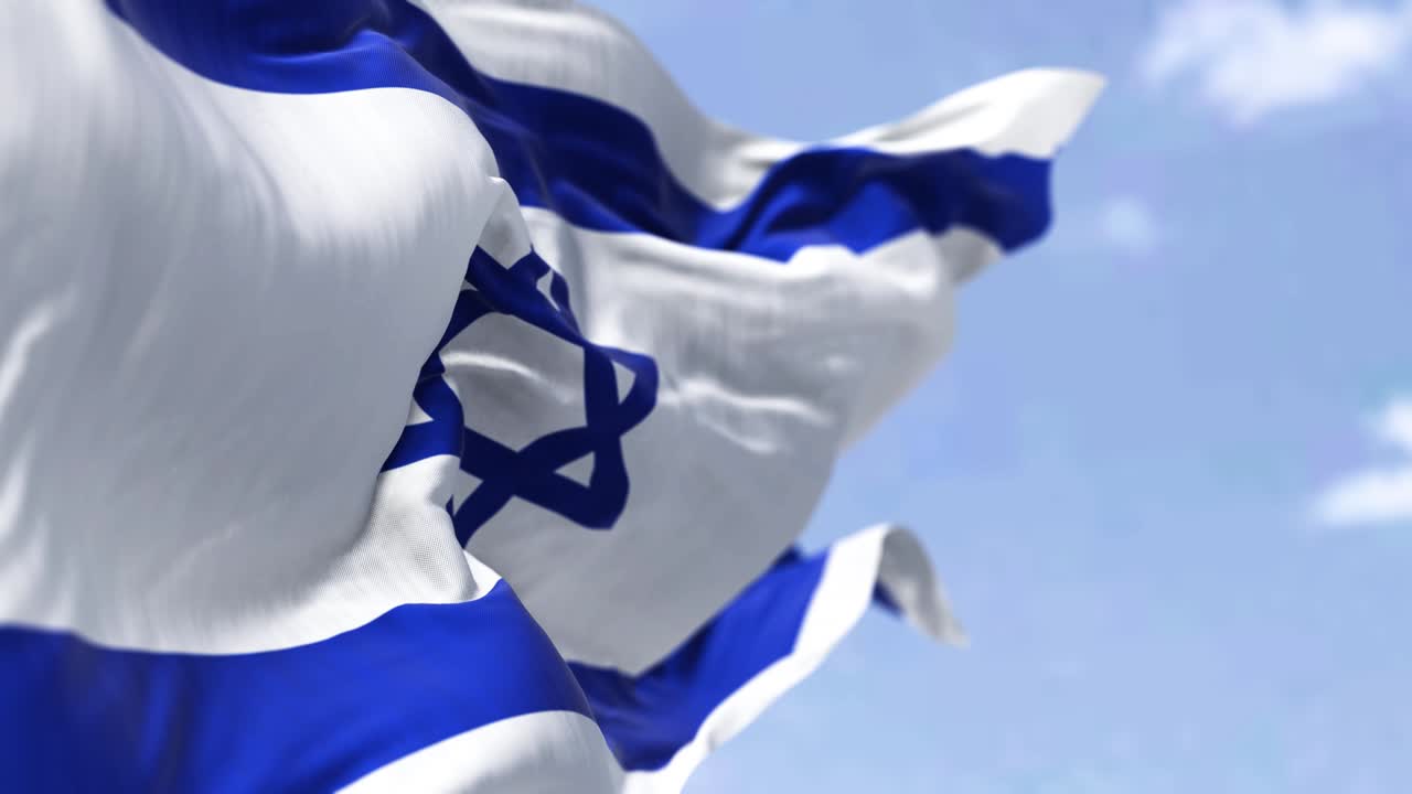 은 날 바람에 흔들리는 이스라엘 국기 세부사항