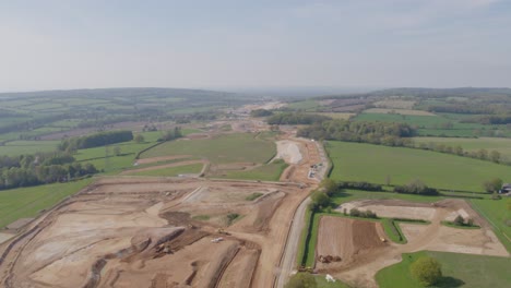 vasta vista aérea de la construcción del megaproyecto hs2 cicatrización de la campiña verde