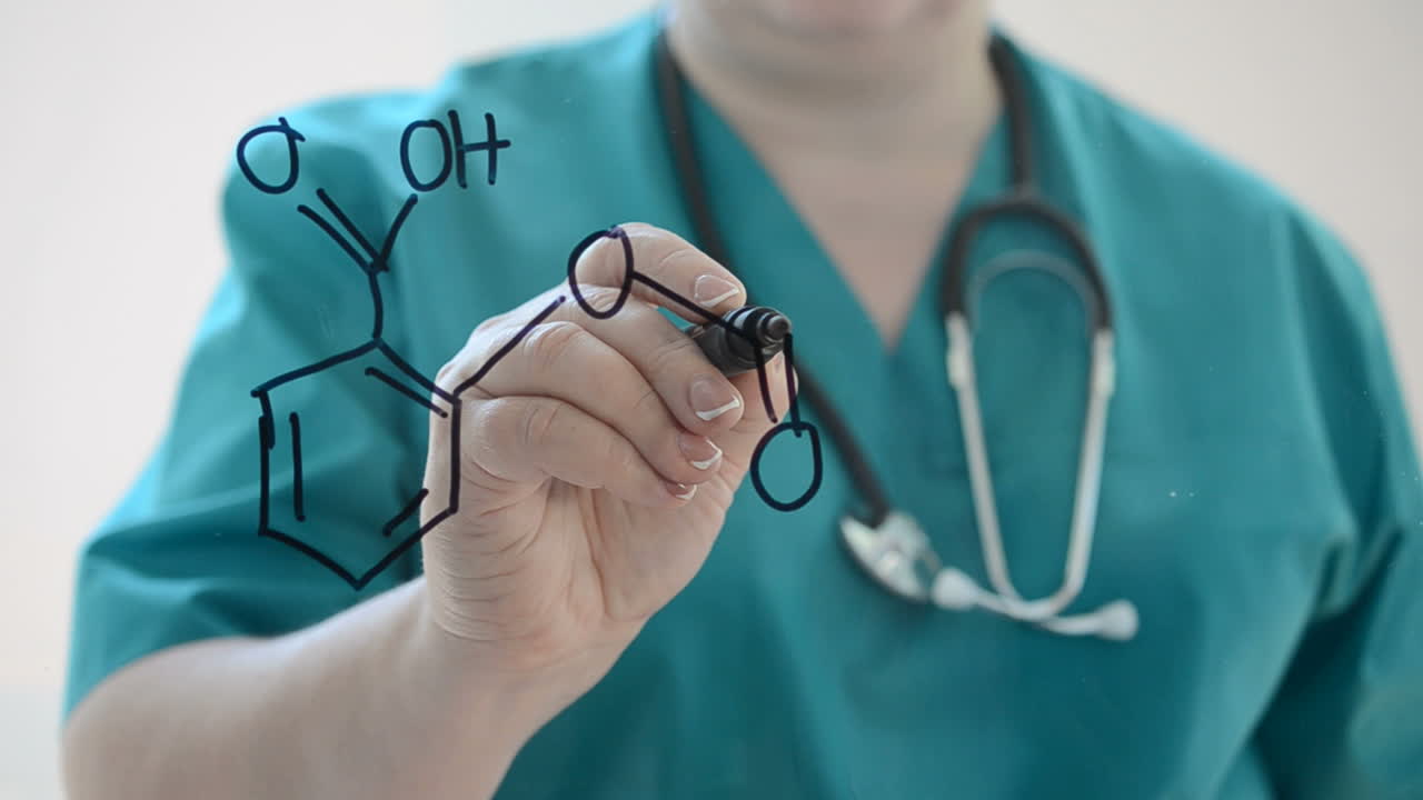 Kjemisk formel for Aspirin. Vi tegner med tusj.