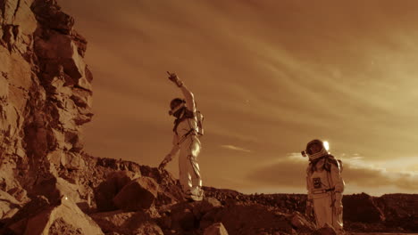 los astronautas explorando marte