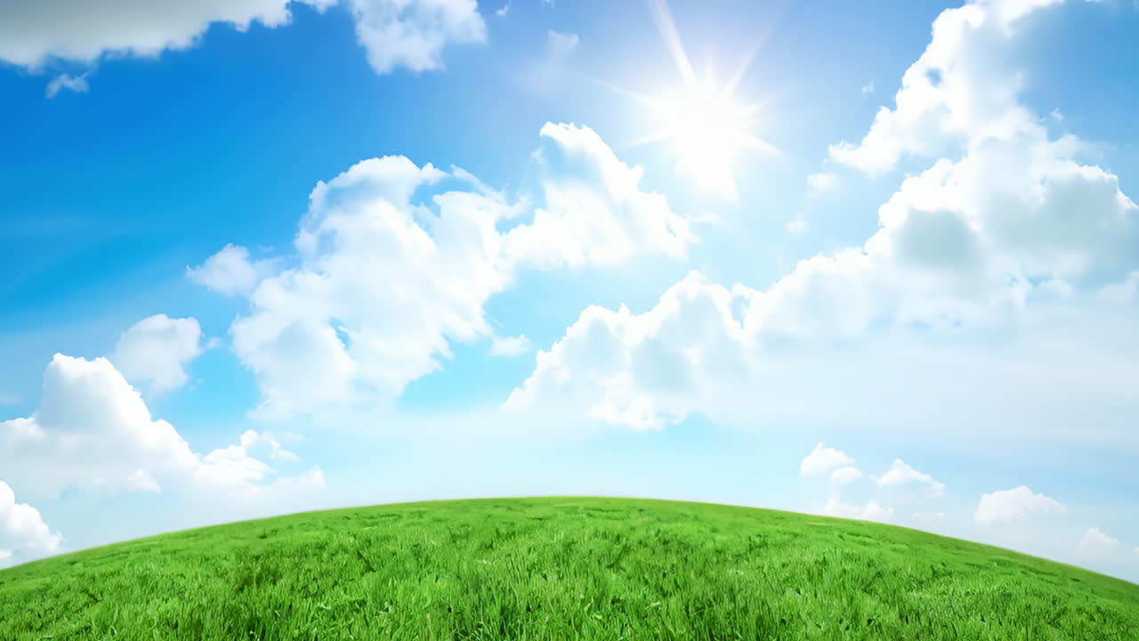 녹색 언덕 위의 빛 푸른 하늘에서 움직이는  구름의 영화