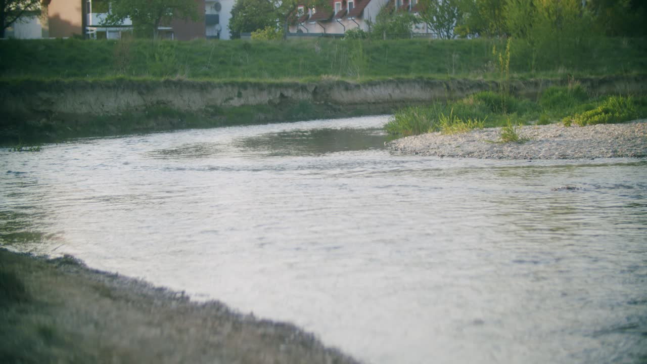 마을을 따라 흐르는 강